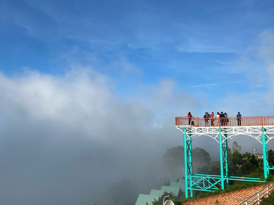 cầu kính hồ tà đùng